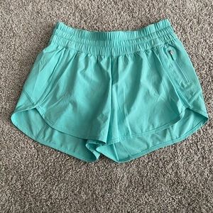 Lululemon Tracker shorts 4”